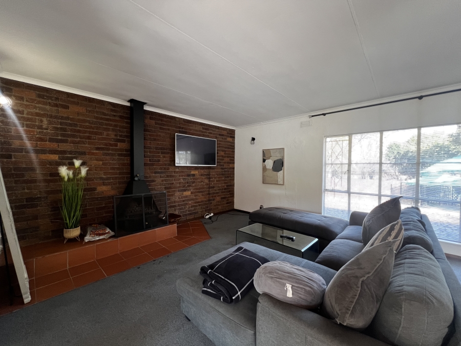 4 Bedroom Property for Sale in Vorna Valley Gauteng