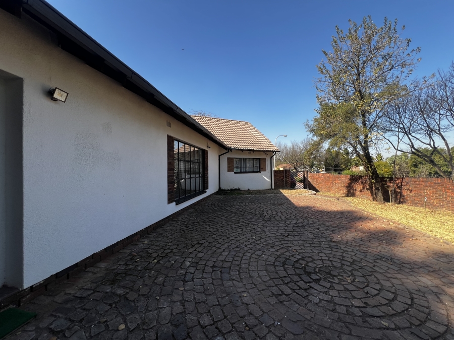 4 Bedroom Property for Sale in Vorna Valley Gauteng