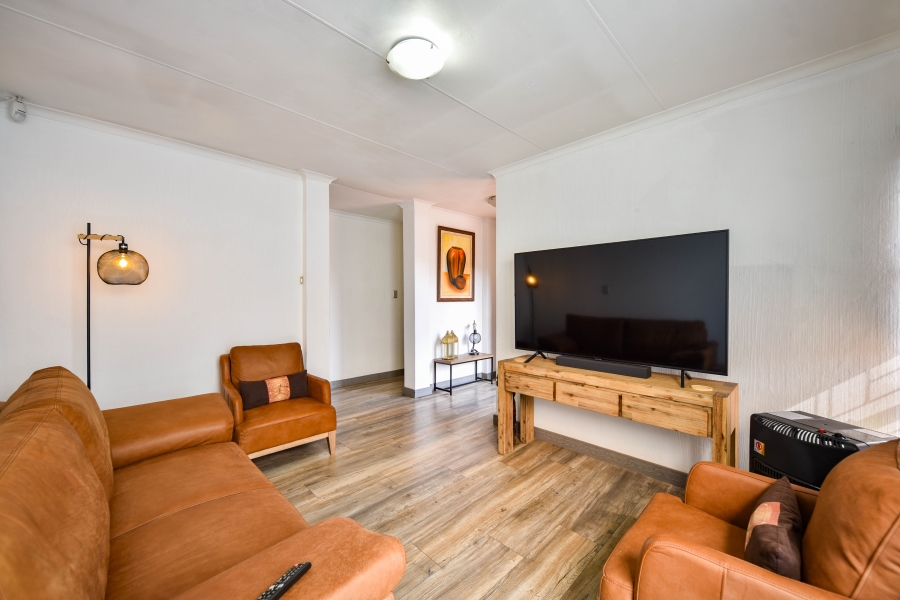 3 Bedroom Property for Sale in Die Hoewes Gauteng