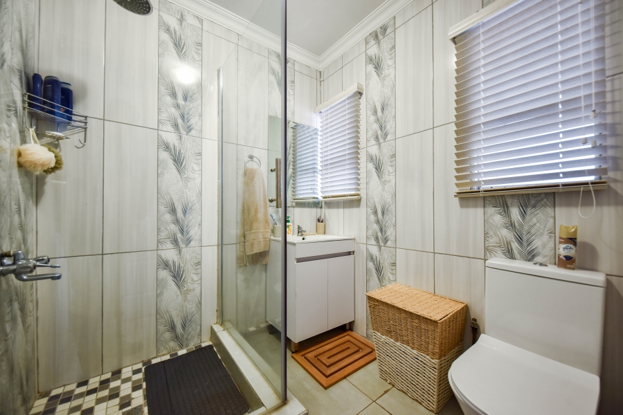 3 Bedroom Property for Sale in Die Hoewes Gauteng