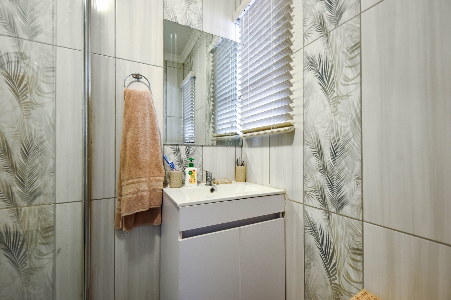 3 Bedroom Property for Sale in Die Hoewes Gauteng
