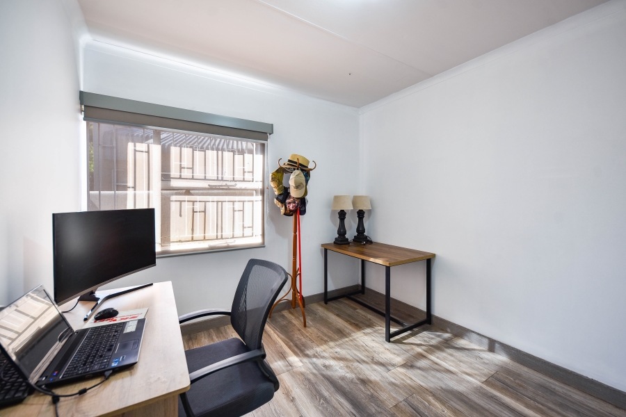 3 Bedroom Property for Sale in Die Hoewes Gauteng