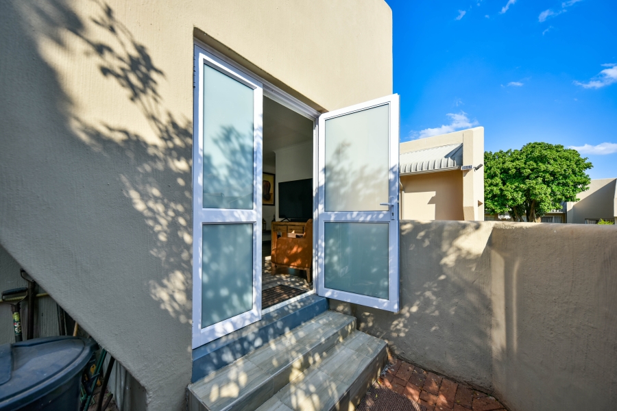 3 Bedroom Property for Sale in Die Hoewes Gauteng