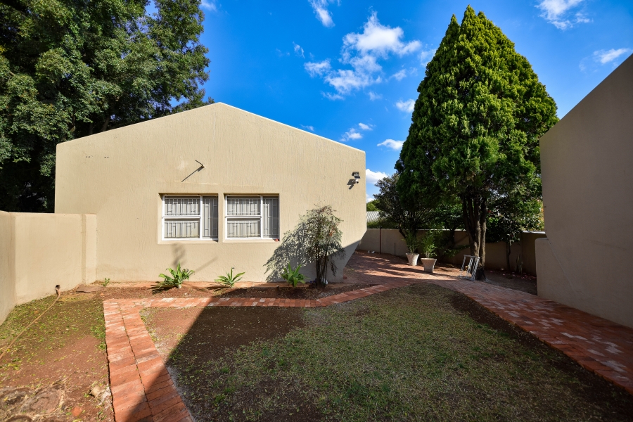 3 Bedroom Property for Sale in Die Hoewes Gauteng