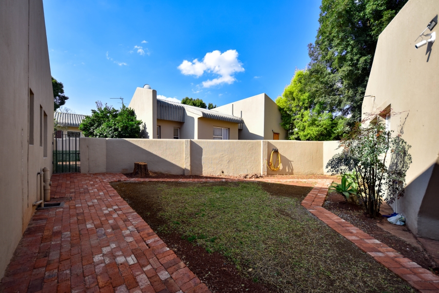 3 Bedroom Property for Sale in Die Hoewes Gauteng