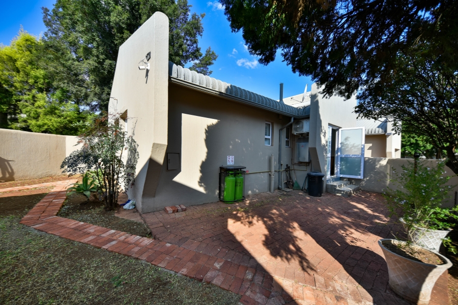 3 Bedroom Property for Sale in Die Hoewes Gauteng