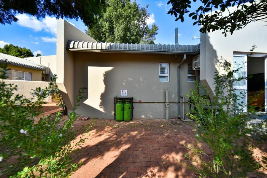 3 Bedroom Property for Sale in Die Hoewes Gauteng