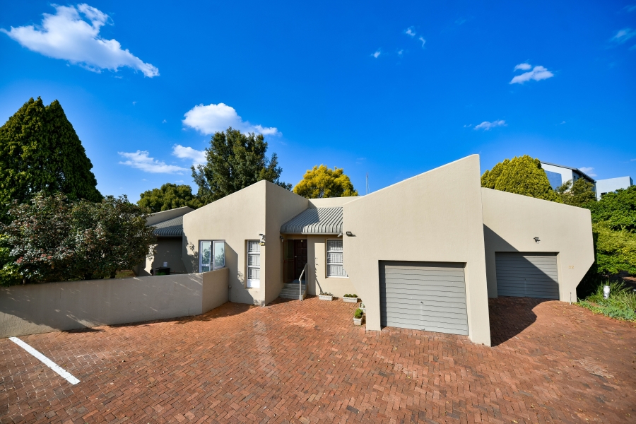 3 Bedroom Property for Sale in Die Hoewes Gauteng