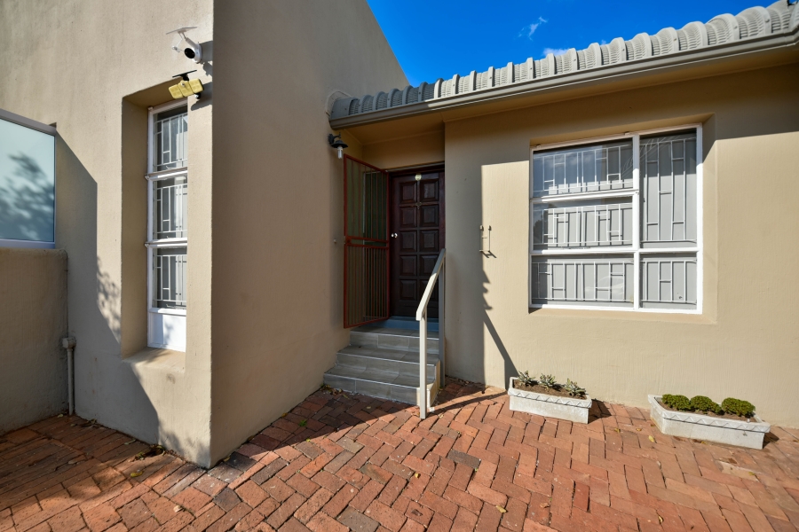3 Bedroom Property for Sale in Die Hoewes Gauteng