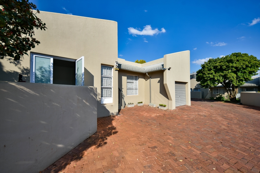 3 Bedroom Property for Sale in Die Hoewes Gauteng