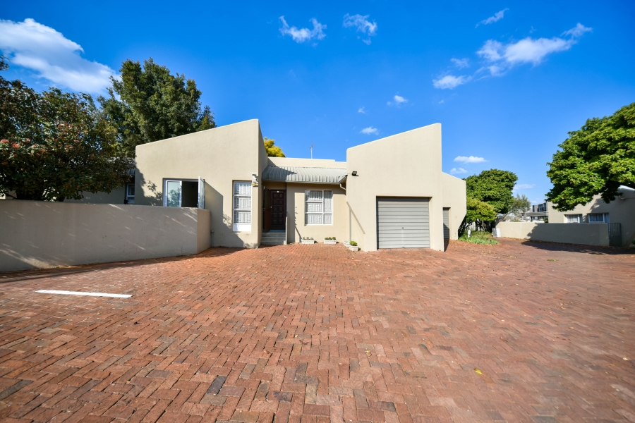 3 Bedroom Property for Sale in Die Hoewes Gauteng