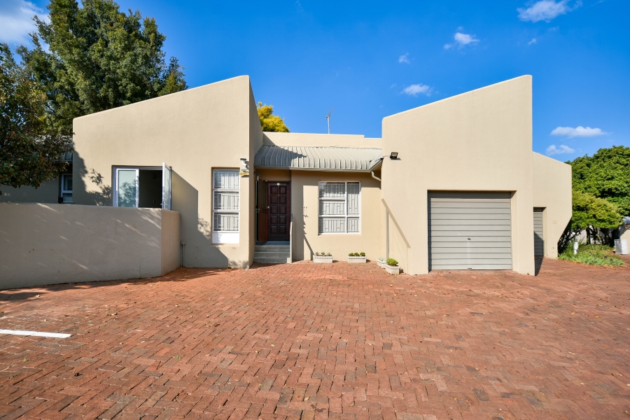 3 Bedroom Property for Sale in Die Hoewes Gauteng