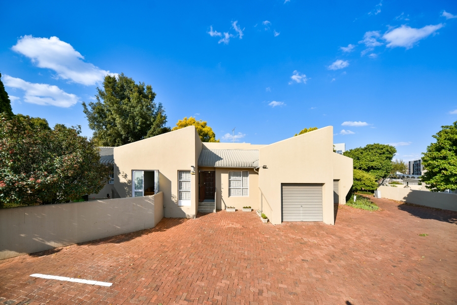 3 Bedroom Property for Sale in Die Hoewes Gauteng