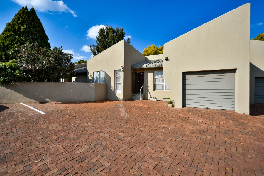 3 Bedroom Property for Sale in Die Hoewes Gauteng