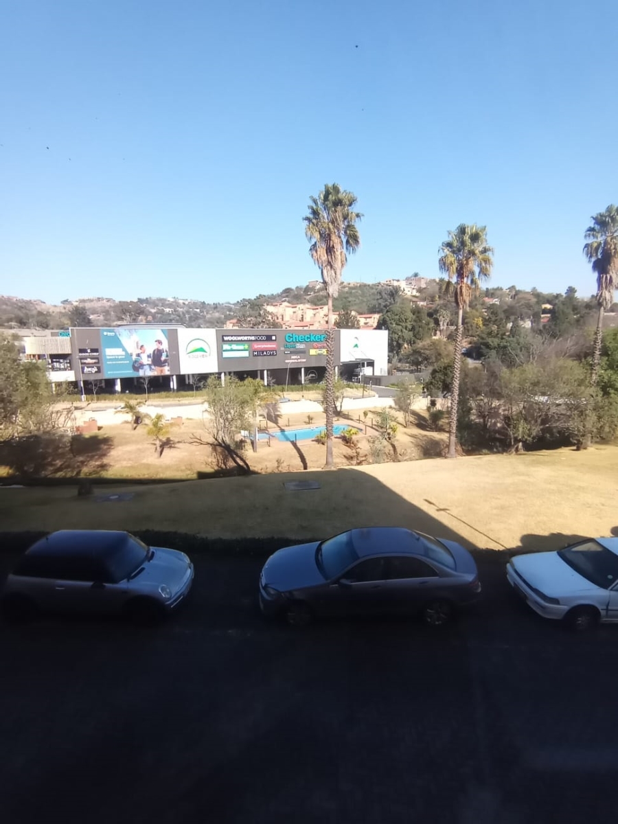 To Let 2 Bedroom Property for Rent in Helderkruin Gauteng