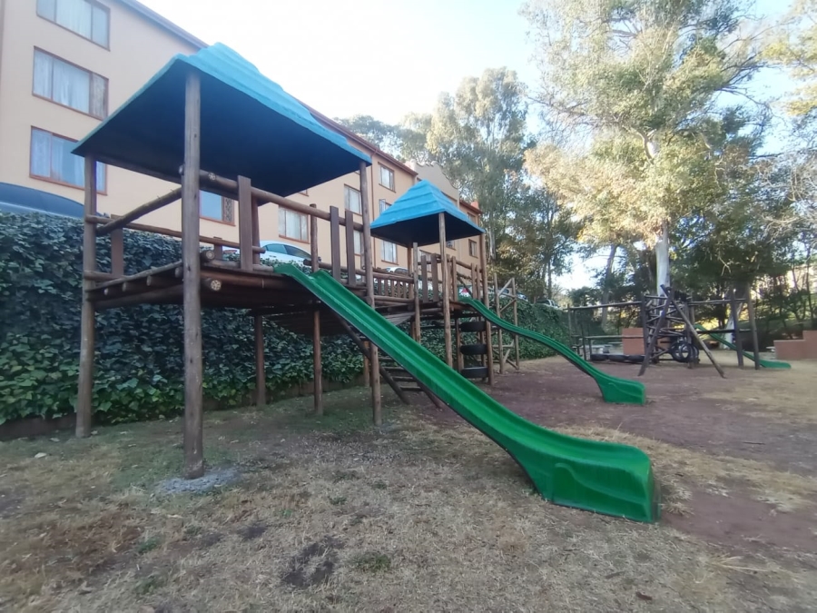 To Let 2 Bedroom Property for Rent in Helderkruin Gauteng