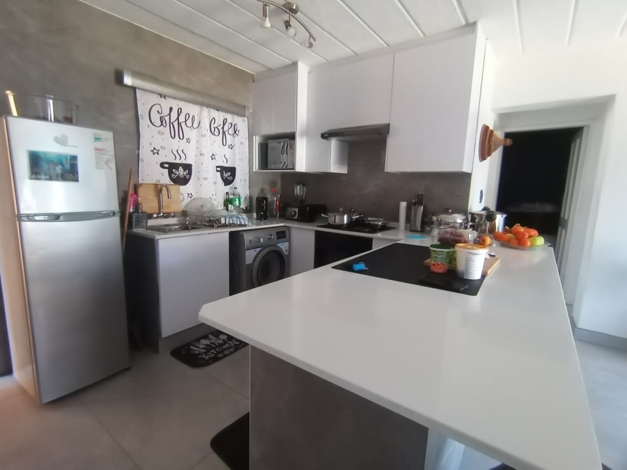 To Let 2 Bedroom Property for Rent in Helderkruin Gauteng