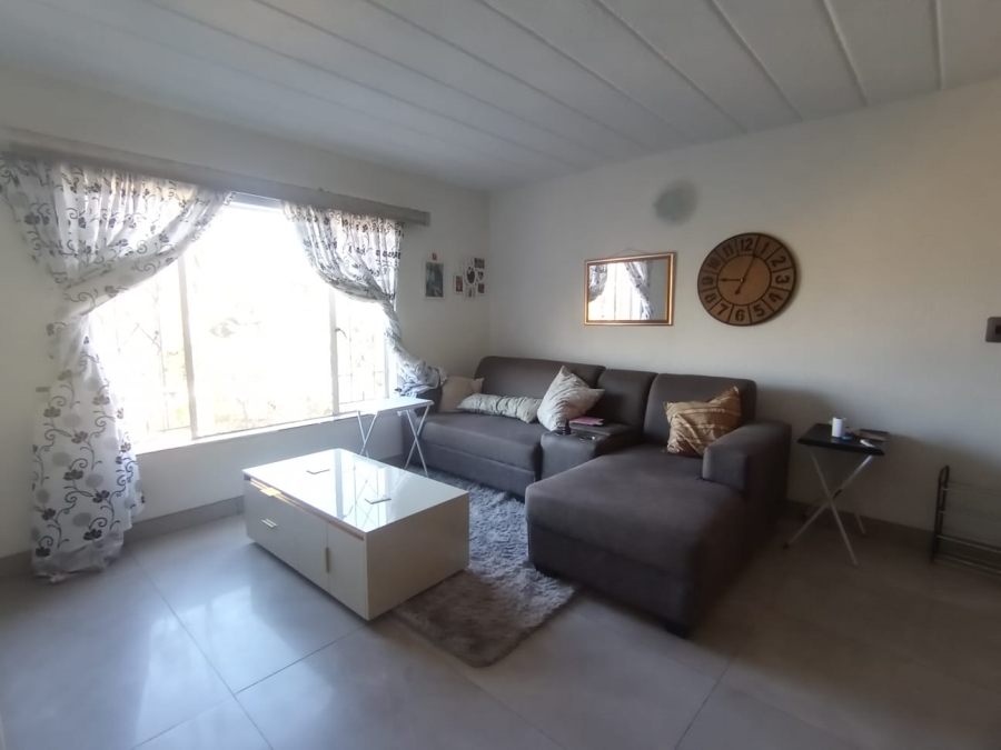 To Let 2 Bedroom Property for Rent in Helderkruin Gauteng
