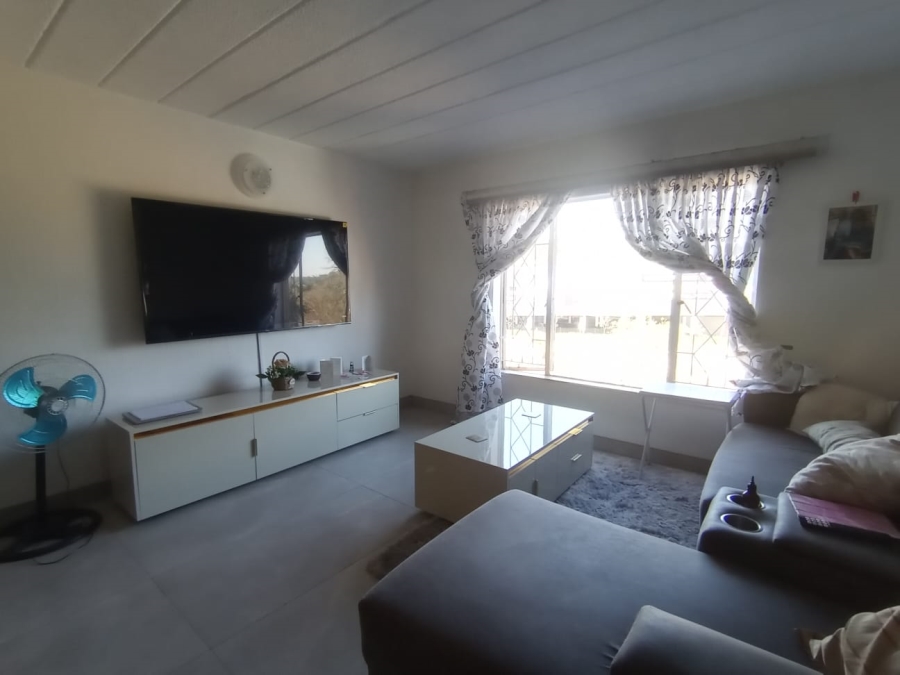 To Let 2 Bedroom Property for Rent in Helderkruin Gauteng