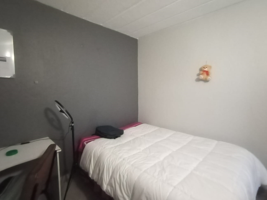 To Let 2 Bedroom Property for Rent in Helderkruin Gauteng