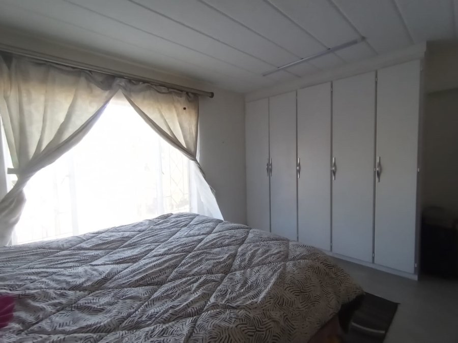 To Let 2 Bedroom Property for Rent in Helderkruin Gauteng