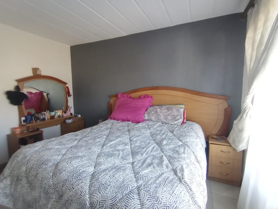 To Let 2 Bedroom Property for Rent in Helderkruin Gauteng