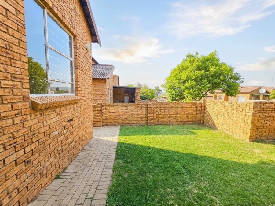 2 Bedroom Property for Sale in Honeypark Gauteng