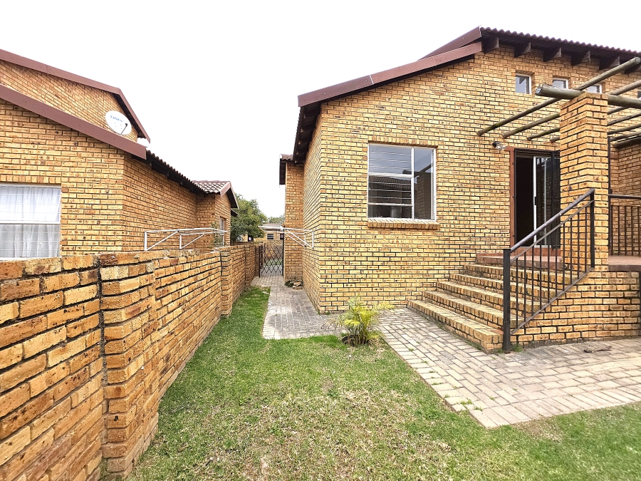 2 Bedroom Property for Sale in Honeypark Gauteng