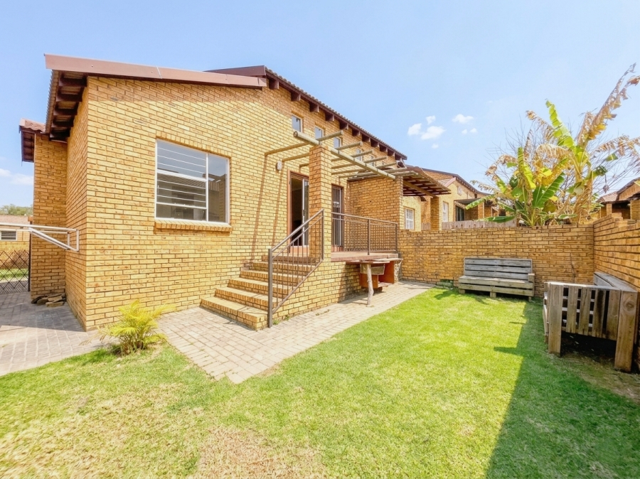 2 Bedroom Property for Sale in Honeypark Gauteng