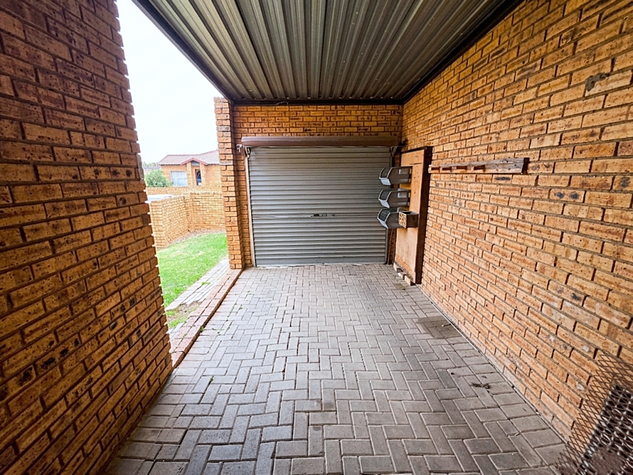 2 Bedroom Property for Sale in Honeypark Gauteng