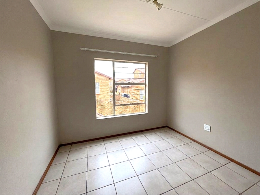 2 Bedroom Property for Sale in Honeypark Gauteng