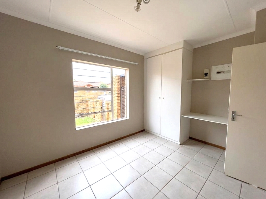 2 Bedroom Property for Sale in Honeypark Gauteng
