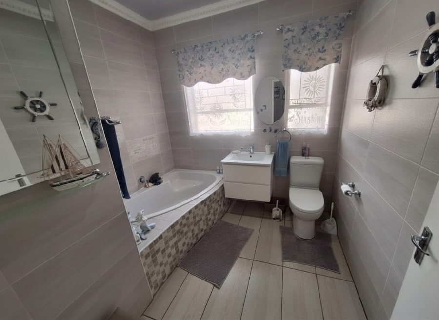 3 Bedroom Property for Sale in Vanderbijlpark SE 2 Gauteng