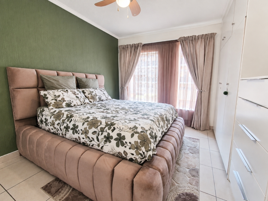 2 Bedroom Property for Sale in Three Rivers Proper Gauteng