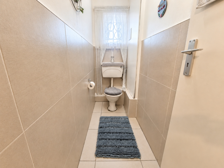 2 Bedroom Property for Sale in Three Rivers Proper Gauteng