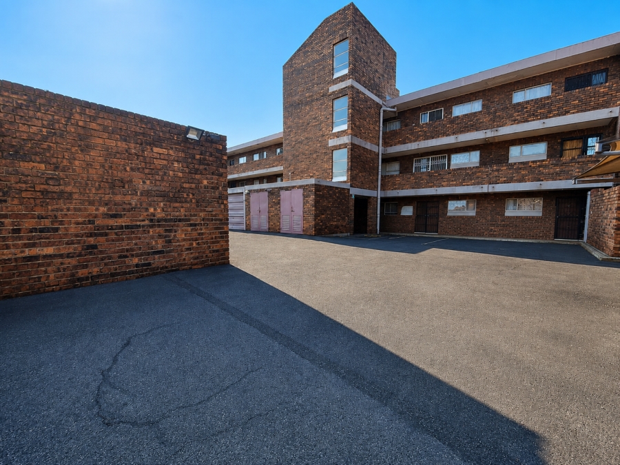 2 Bedroom Property for Sale in Three Rivers Proper Gauteng