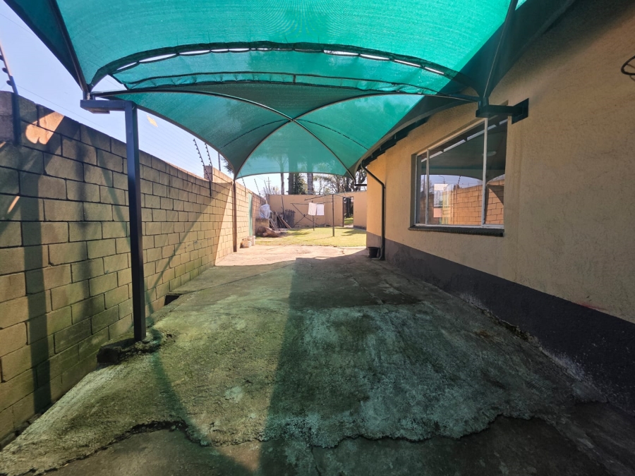 To Let 3 Bedroom Property for Rent in Lambton Gauteng