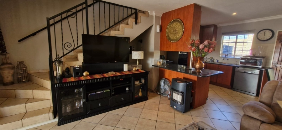 To Let 2 Bedroom Property for Rent in La Montagne Gauteng