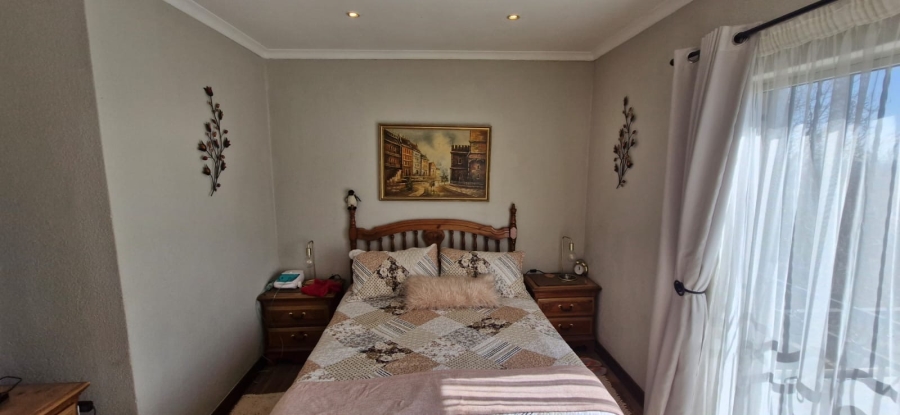 To Let 2 Bedroom Property for Rent in La Montagne Gauteng