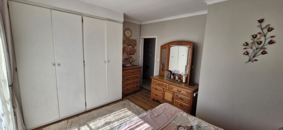 To Let 2 Bedroom Property for Rent in La Montagne Gauteng