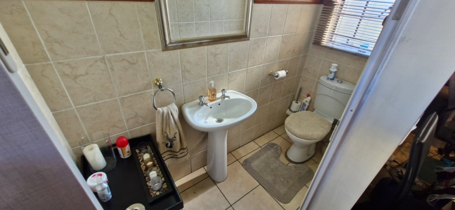To Let 2 Bedroom Property for Rent in La Montagne Gauteng