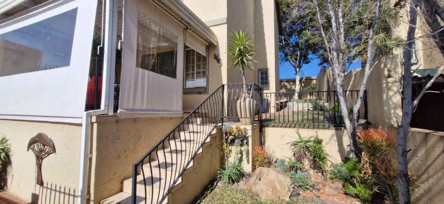 To Let 2 Bedroom Property for Rent in La Montagne Gauteng