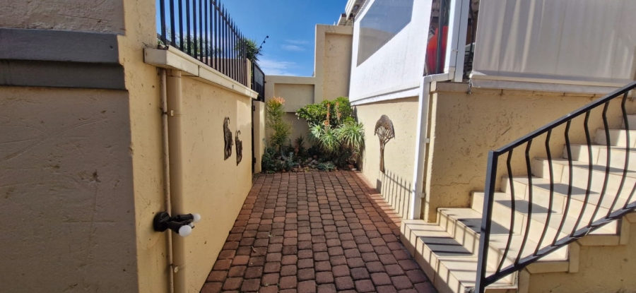 To Let 2 Bedroom Property for Rent in La Montagne Gauteng