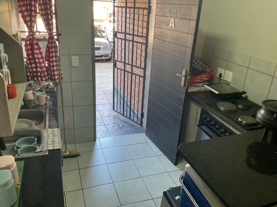 2 Bedroom Property for Sale in Heuweloord Gauteng