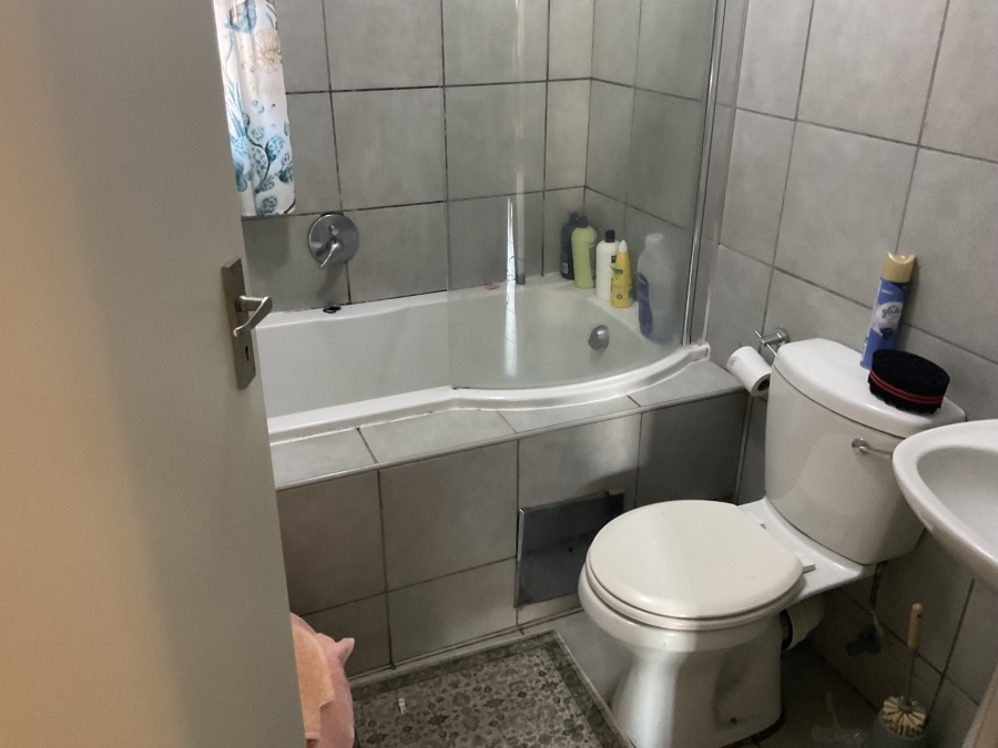 2 Bedroom Property for Sale in Heuweloord Gauteng