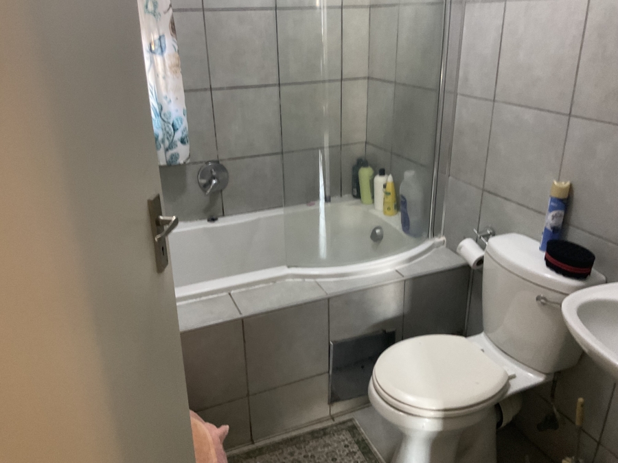 2 Bedroom Property for Sale in Heuweloord Gauteng