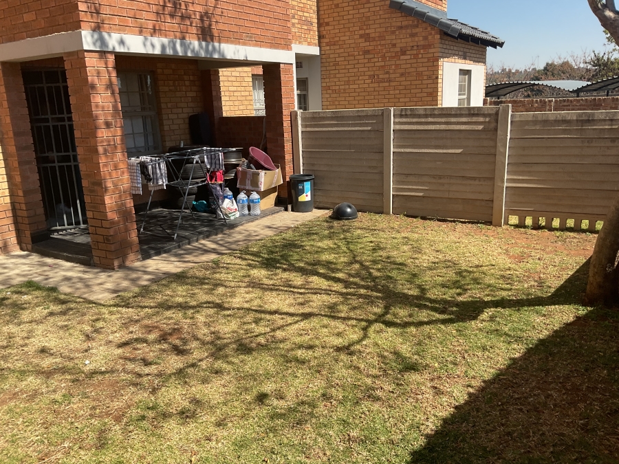 2 Bedroom Property for Sale in Heuweloord Gauteng