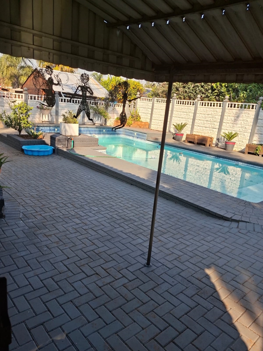 To Let 4 Bedroom Property for Rent in Vanderbijlpark SE 2 Gauteng