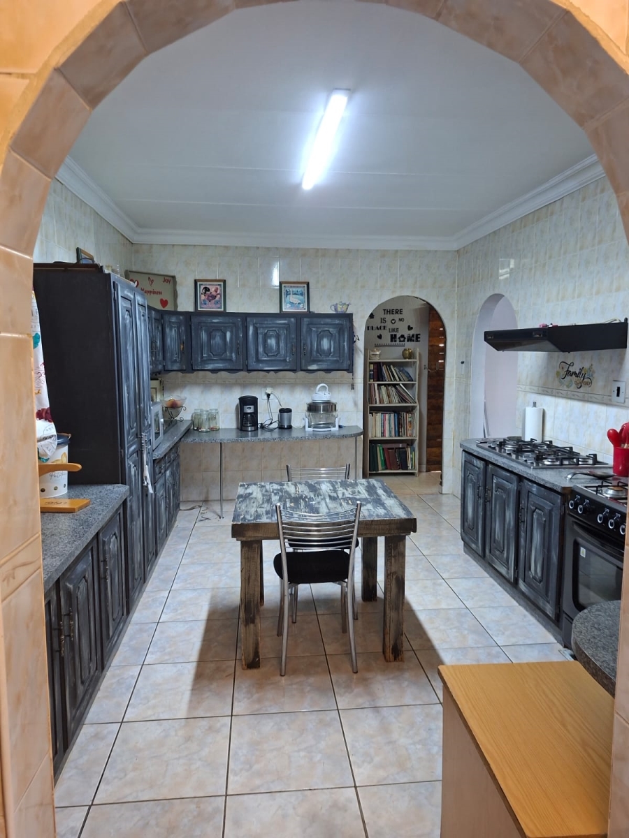 To Let 4 Bedroom Property for Rent in Vanderbijlpark SE 2 Gauteng