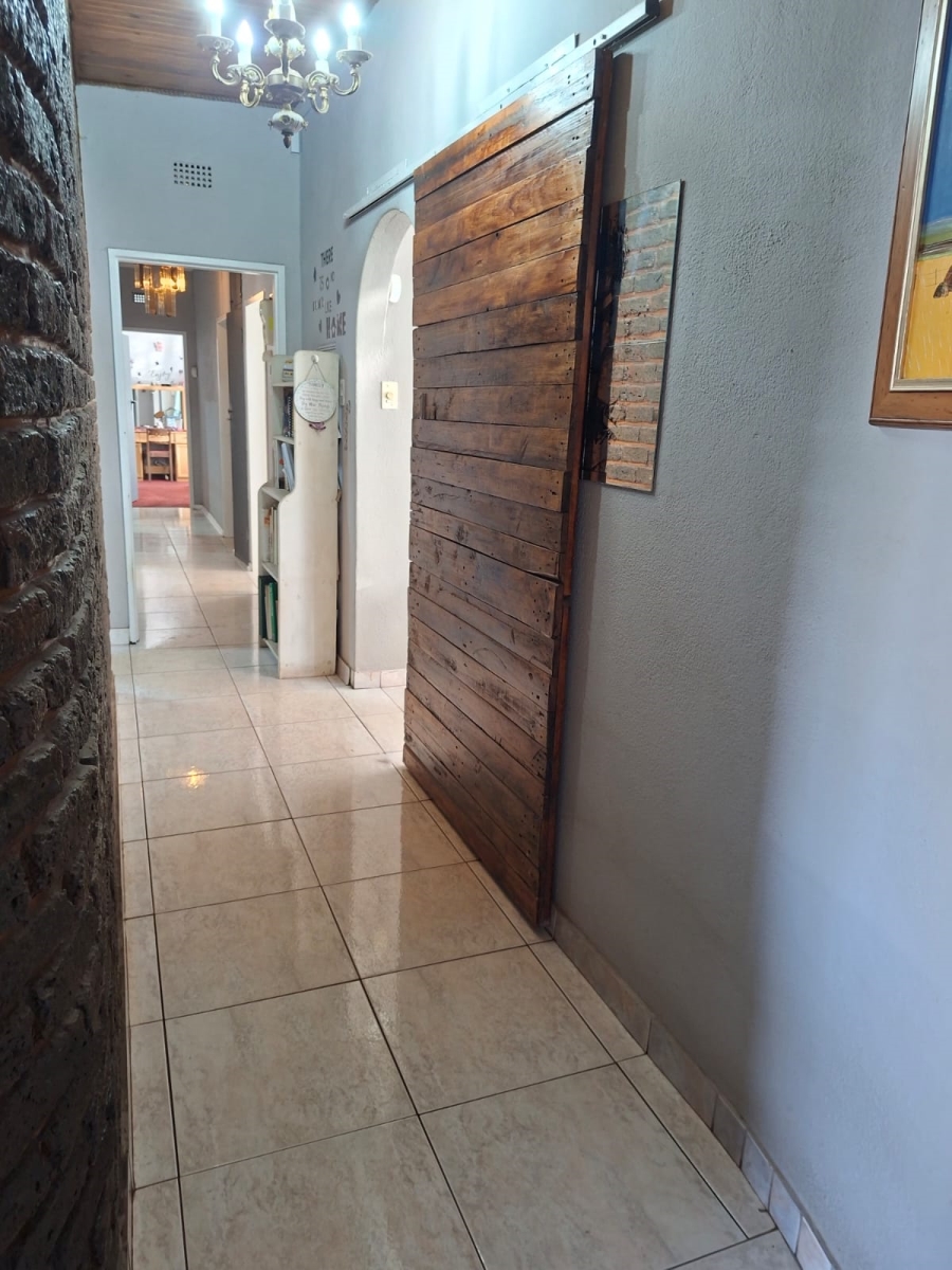 To Let 4 Bedroom Property for Rent in Vanderbijlpark SE 2 Gauteng